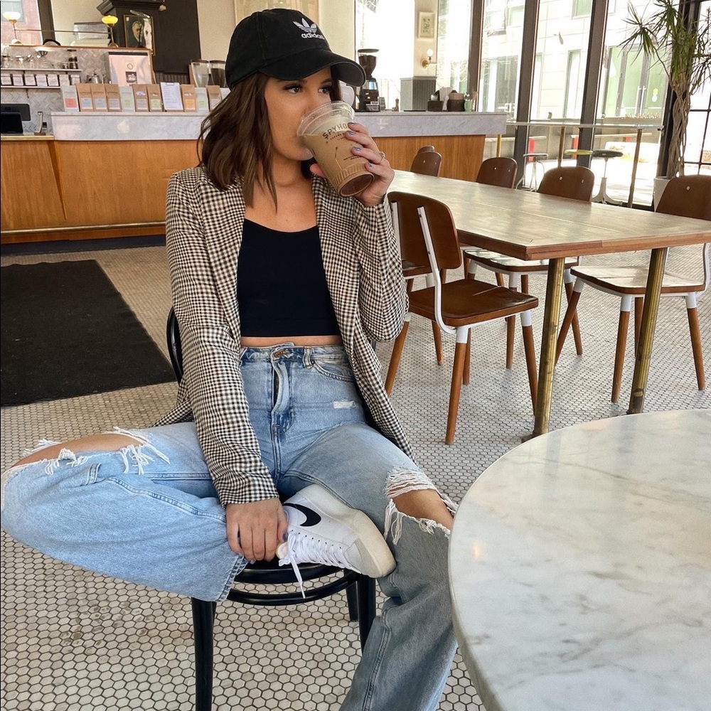 Meet your Posher, Ally